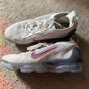 Women 8 Nike Shoes in perfect condition.